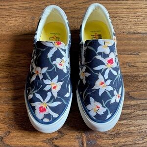 𝅺SEAVEES Hawthorne Slip On Magnum Sneakers Black Star Orchid Size 6 (EUC)